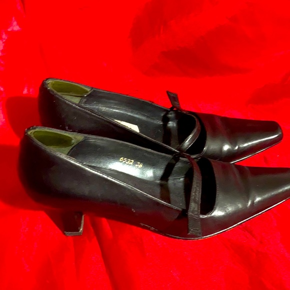 L K Bennett Shoes - L. K. Bennett black leather vintage pumps